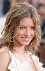 short-hairstyles-for-wavy-hair-12